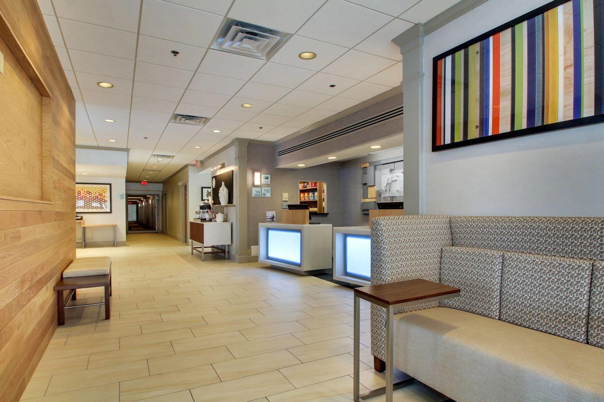 Holiday Inn Express Poughkeepsie By Ihg Exteriör bild